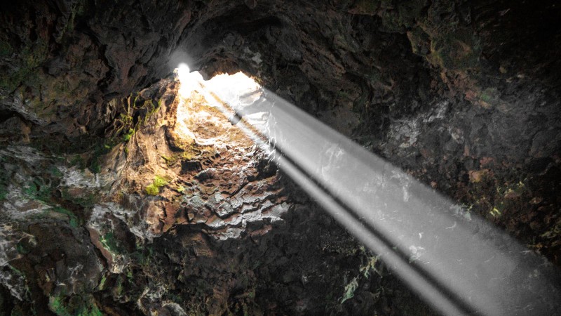 immagine-articolo-pasqua-2026-luce-e-vita-che-illumina-nell-oscurita